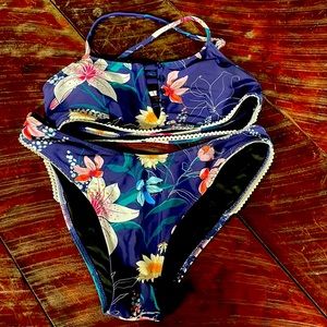 Cupshe bikini NWT Bathing suit